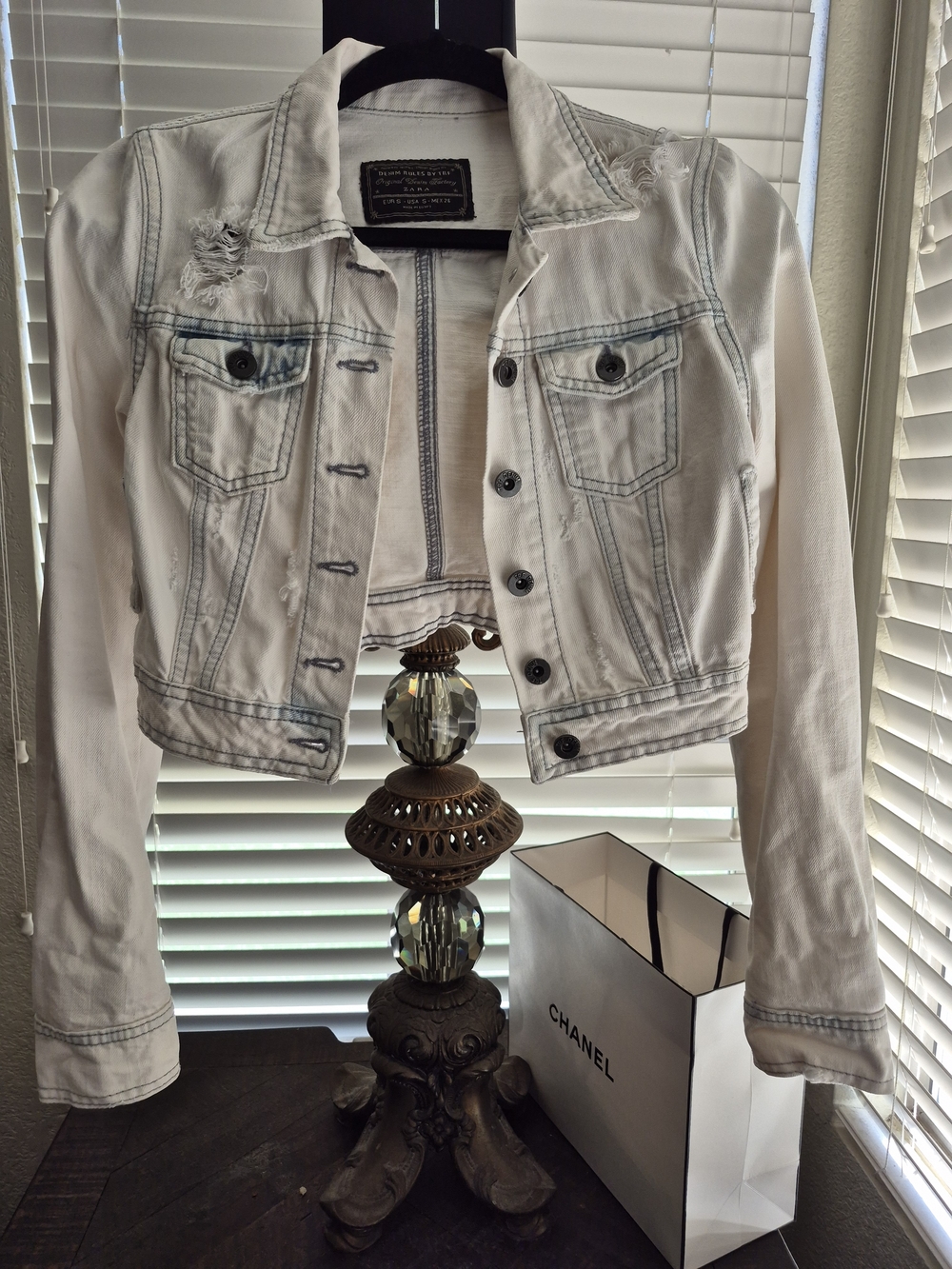 💕Zara White Distressed Cropped Denim Jacket💕